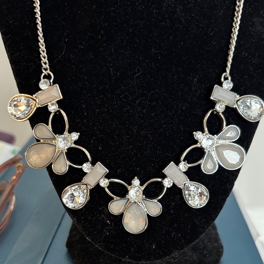 Elegant Silver and White Floral Necklace